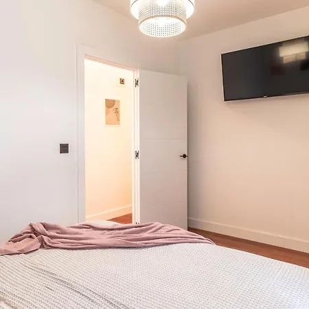 New! Lovely 4-bedroom Loft In Apartamento Bilbau