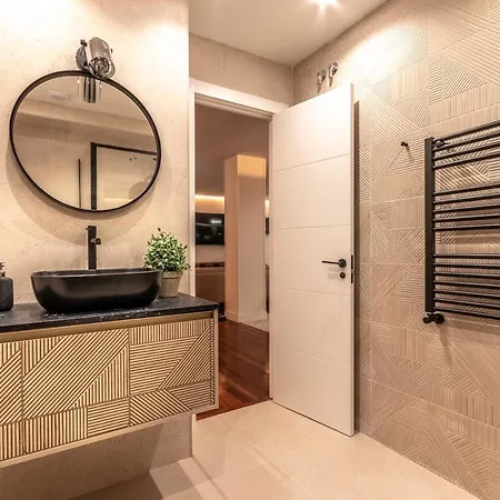 New! Lovely 4-bedroom Loft In Appartamento