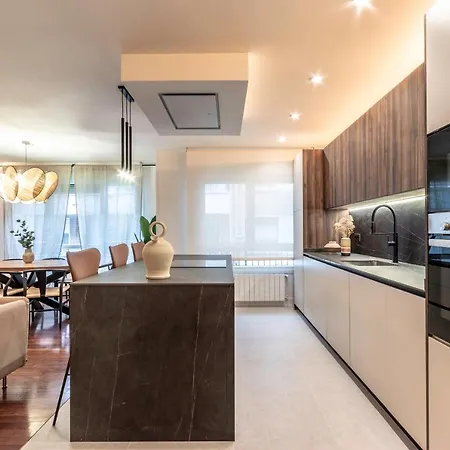 New! Lovely 4-bedroom Loft In Appartement *