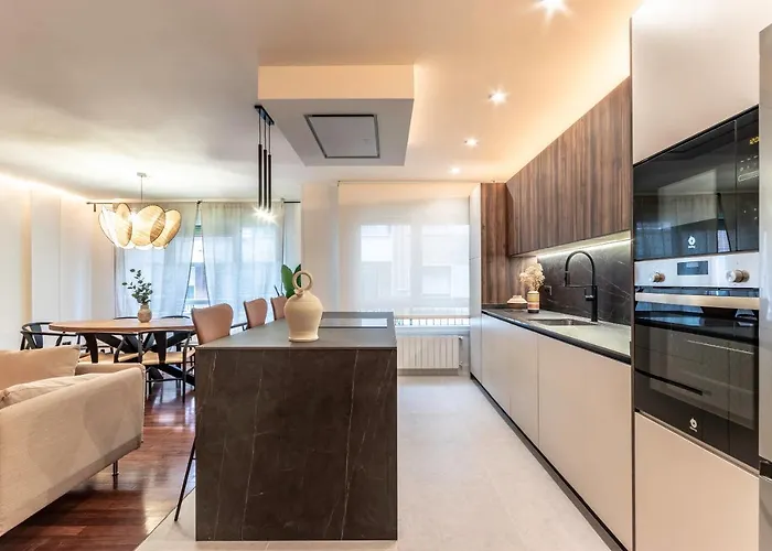 New! Lovely 4-bedroom Loft In Apartment *