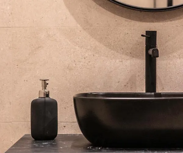 New! Lovely 4-bedroom Loft In Apartment