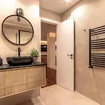 New! Lovely 4-bedroom Loft In Apartman
